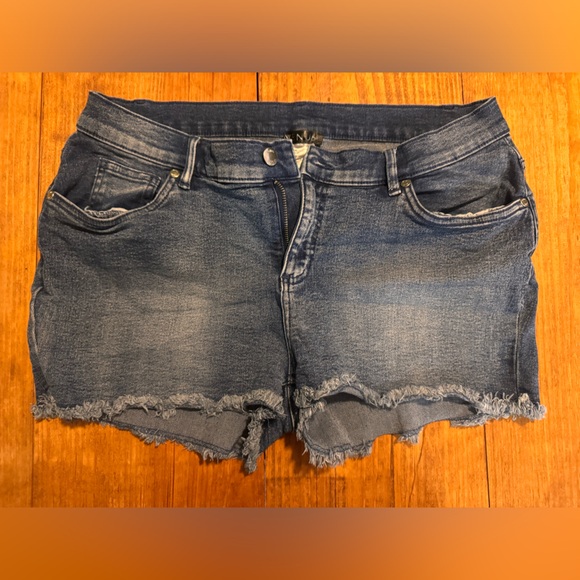 Lot of 3 — Venus Shorts, Size 14 GUC - Picture 2 of 7